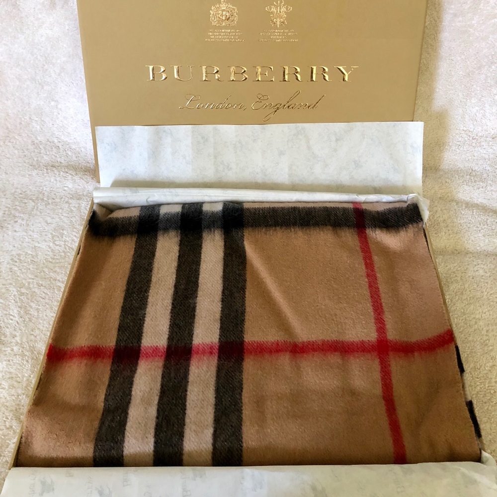 ❌SOLD❌Burberry classic check 100% cashmere scarf